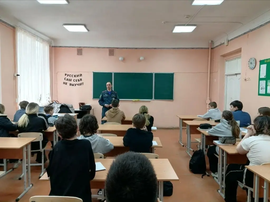 24 апреля в 7-8 классах нашей школы прошли важные лекции, посвященные Чернобыльской аварии — одной из самых трагичных страниц в истории человечества..